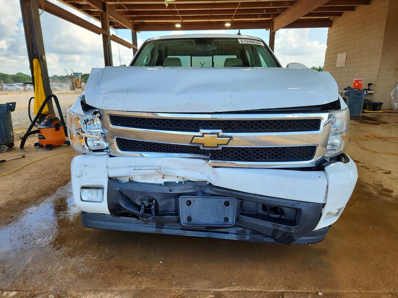2008 Chevrolet Silverado K1500 White vin: 2GCEK133281324837