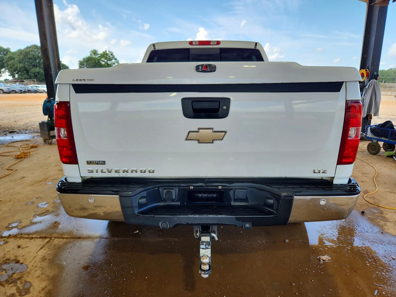 2008 Chevrolet Silverado K1500 White vin: 2GCEK133281324837