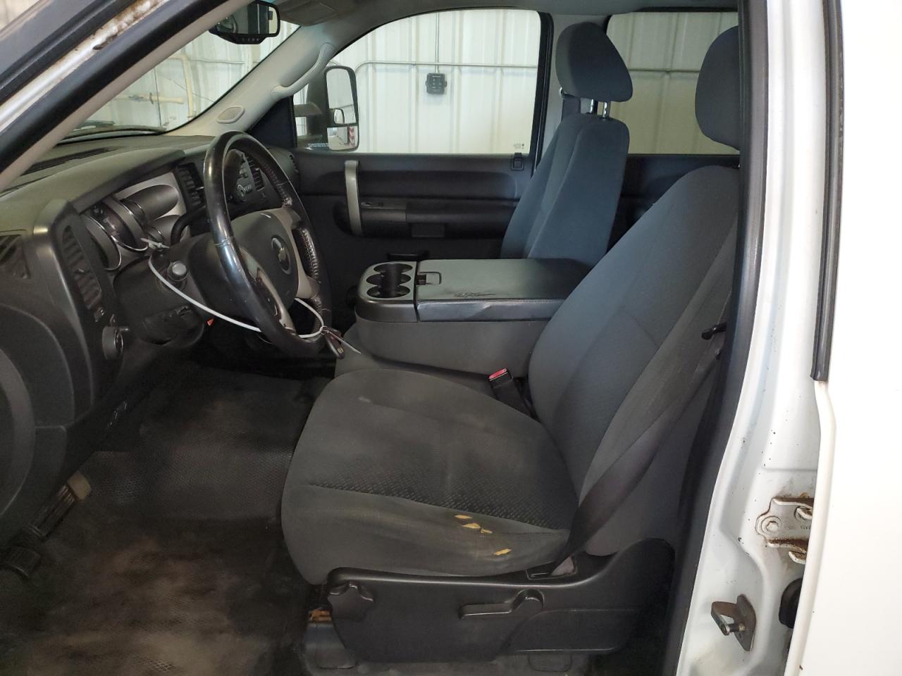 2008 Chevrolet Silverado K1500 White vin: 2GCEK13C481206661 Damage: Left Front Seat Cushion, Worn, Replacement Required