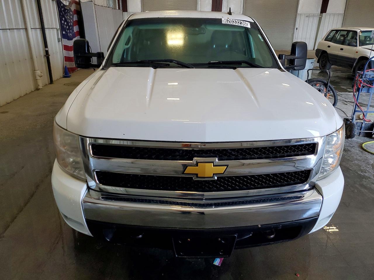 2008 Chevrolet Silverado K1500 White vin: 2GCEK13C481206661