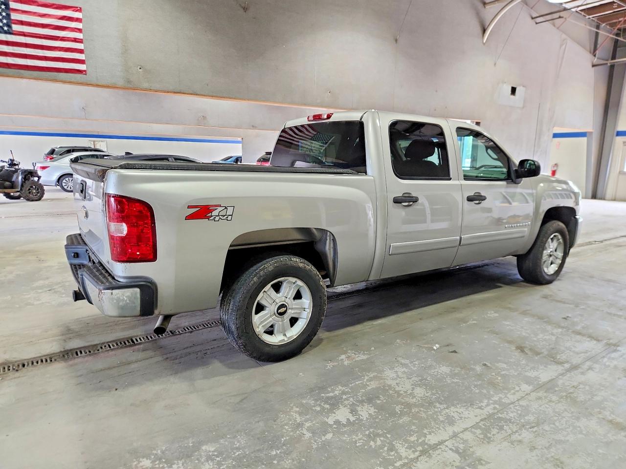2007 Chevrolet Silverado K1500 Crew Cab Silver vin: 2GCEK13M171512014