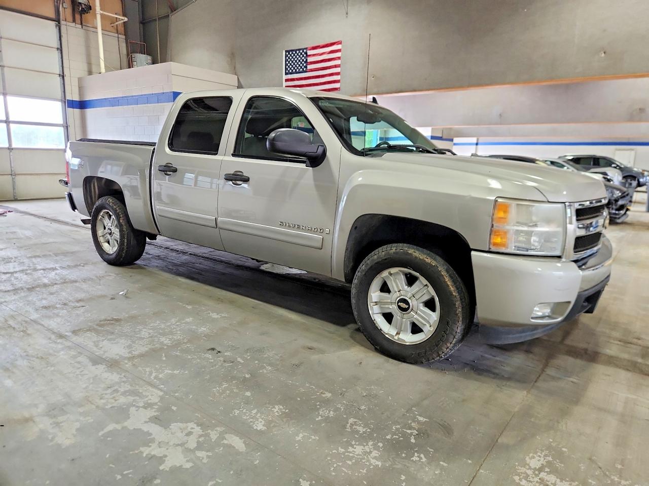 2007 Chevrolet Silverado K1500 Crew Cab Silver vin: 2GCEK13M171512014