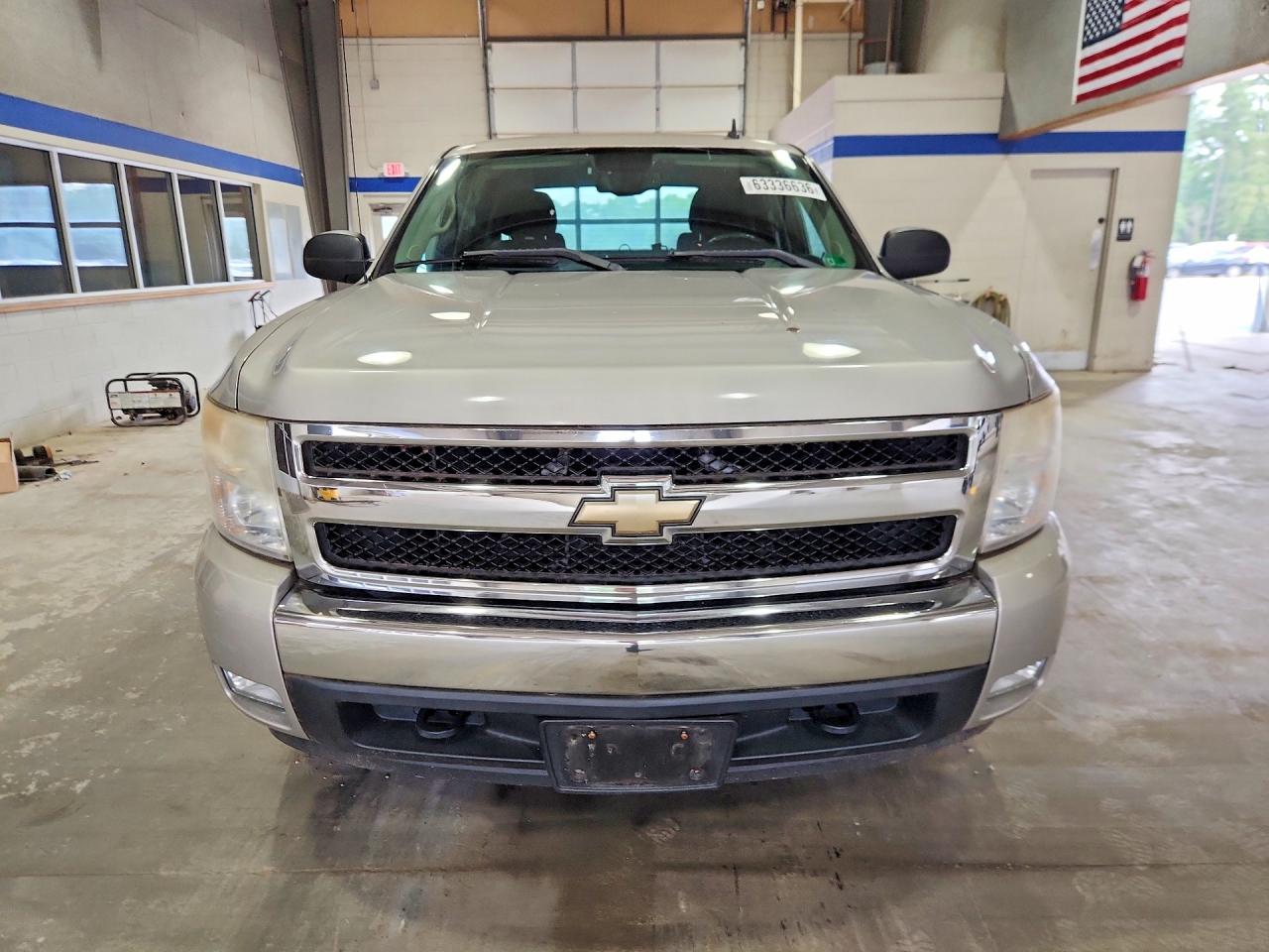 2007 Chevrolet Silverado K1500 Crew Cab Silver vin: 2GCEK13M171512014