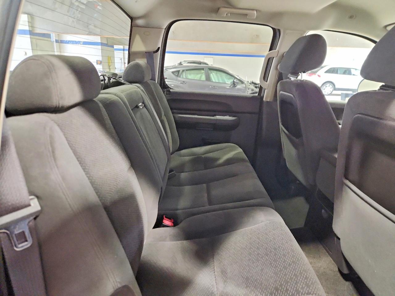 2007 Chevrolet Silverado K1500 Crew Cab Silver vin: 2GCEK13M171512014