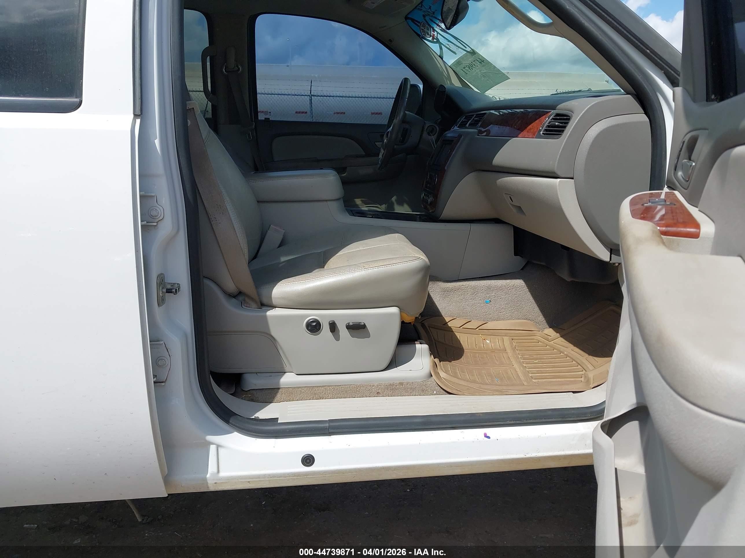 2007 Chevrolet Silverado 1500 Ltz White vin: 2GCEK13M471572904