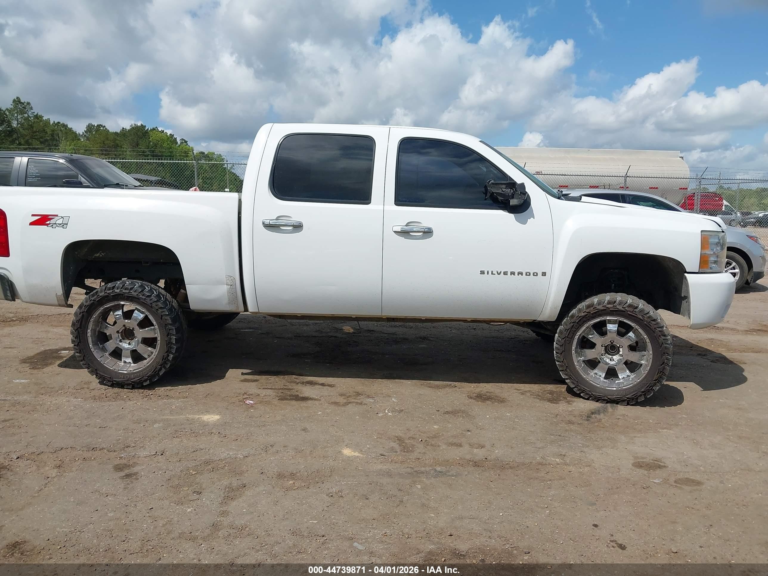 2007 Chevrolet Silverado 1500 Ltz White vin: 2GCEK13M471572904