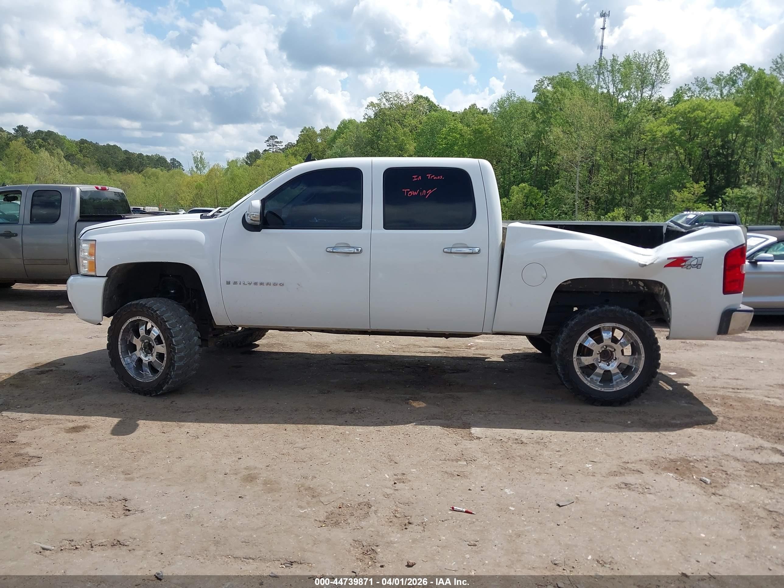 2007 Chevrolet Silverado 1500 Ltz White vin: 2GCEK13M471572904
