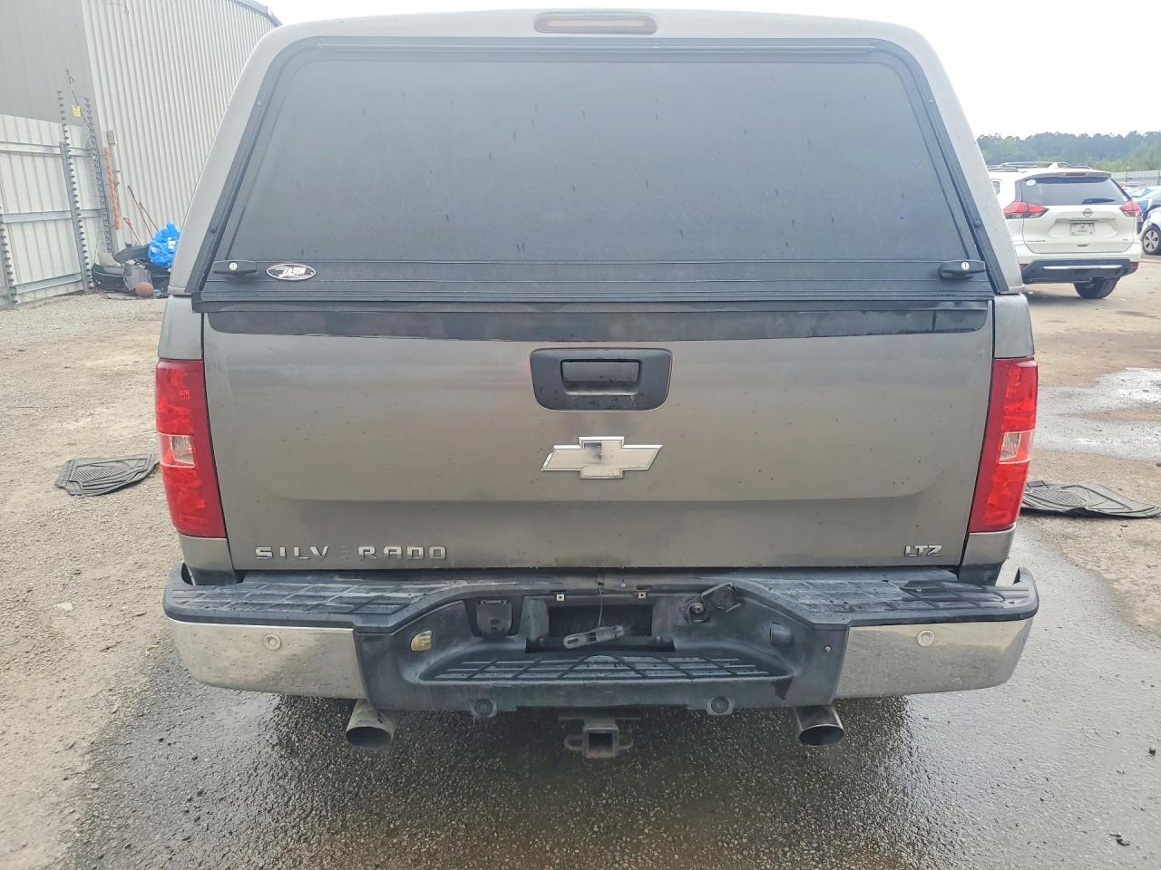 2007 Chevrolet Silverado K1500 Crew Cab Gray vin: 2GCEK13M671629250
