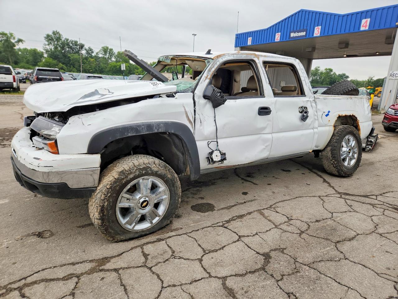 2007 Chevrolet Silverado K1500 Classic Crew Cab White vin: 2GCEK13N271182926