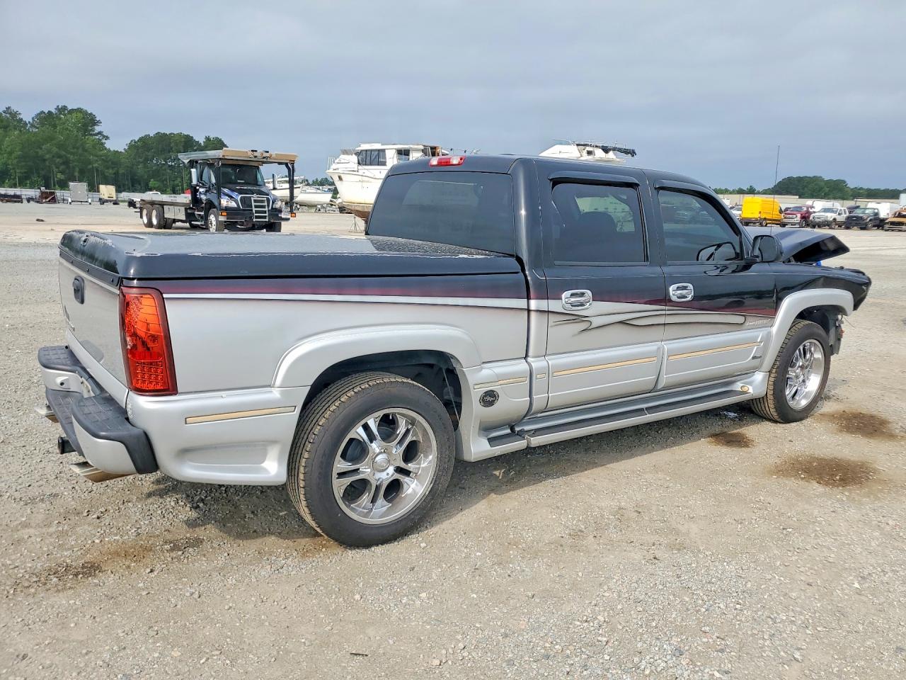 2006 Chevrolet Silverado K1500 Two Tone vin: 2GCEK13N661179929