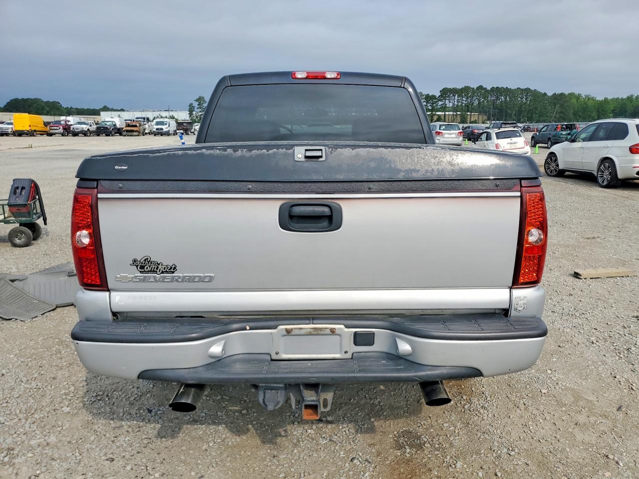 2006 Chevrolet Silverado K1500 Two Tone vin: 2GCEK13N661179929
