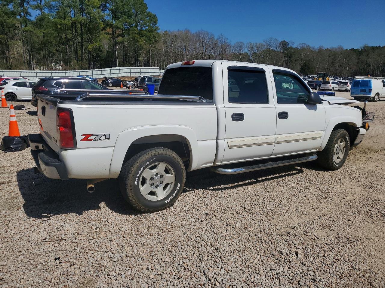 2006 Chevrolet Silverado K1500 White vin: 2GCEK13T261126062