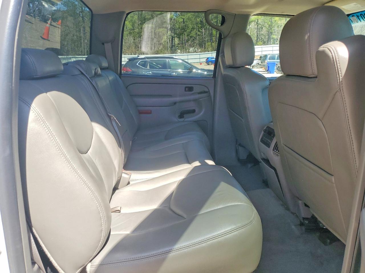 2006 Chevrolet Silverado K1500 White vin: 2GCEK13T261126062