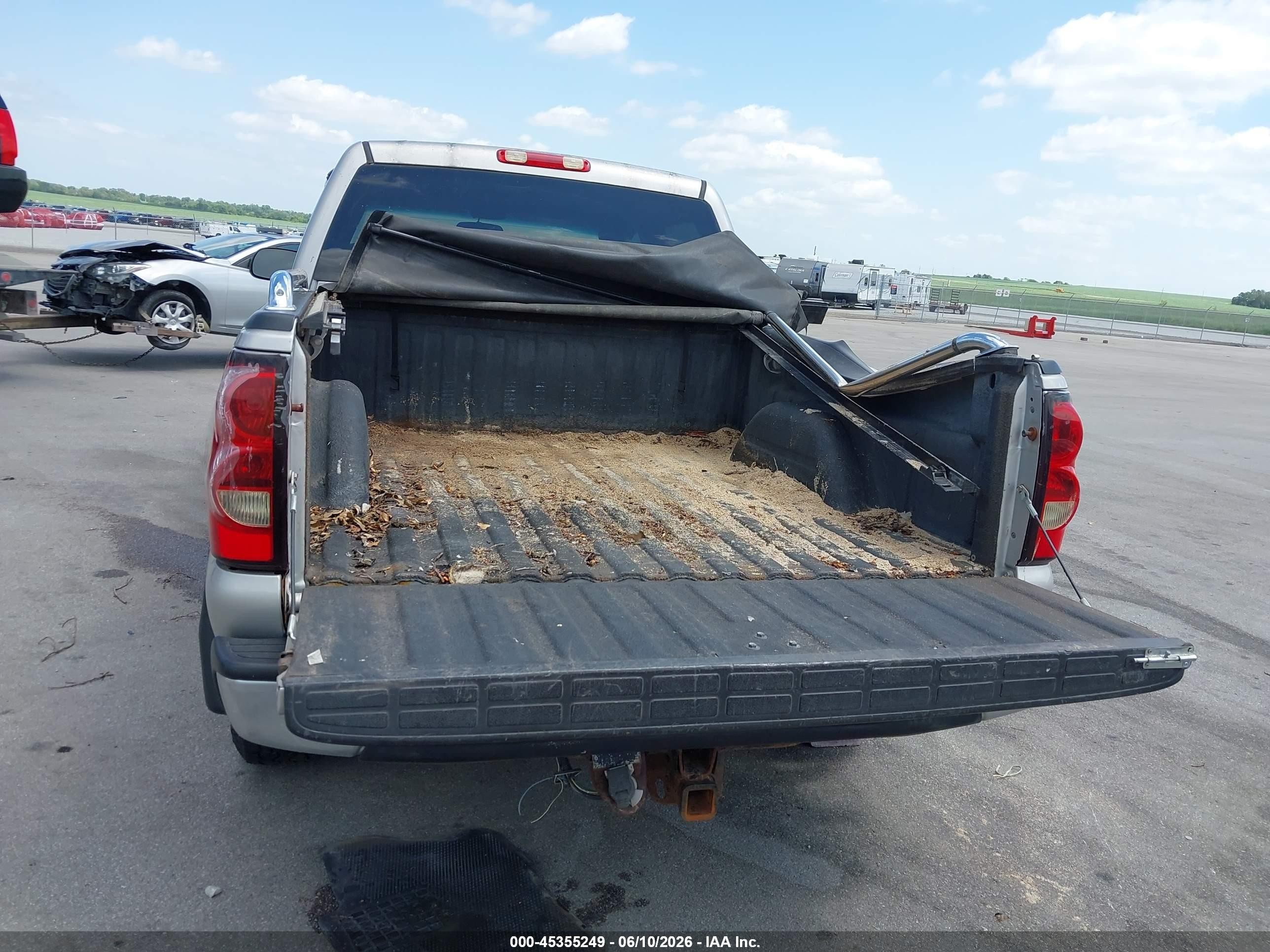 2005 Chevrolet Silverado 1500 Ls Серый vin: 2GCEK13T351225701