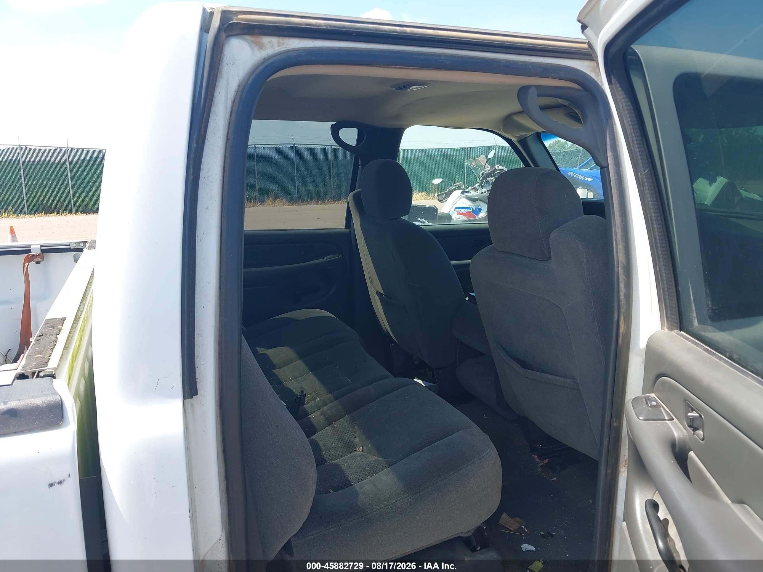 2005 Chevrolet Silverado 1500 Z71 White vin: 2GCEK13T451156257