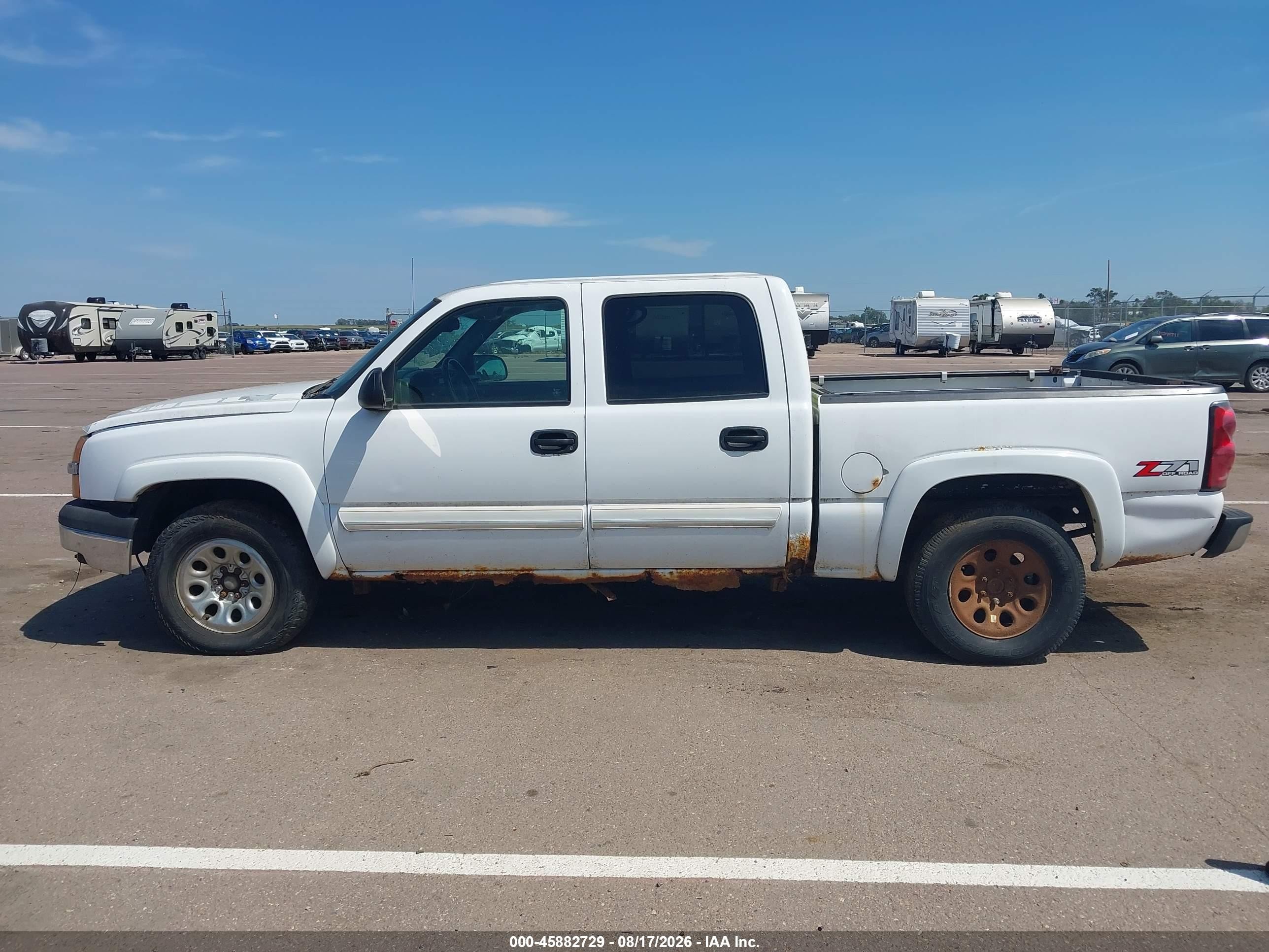 2005 Chevrolet Silverado 1500 Z71 White vin: 2GCEK13T451156257