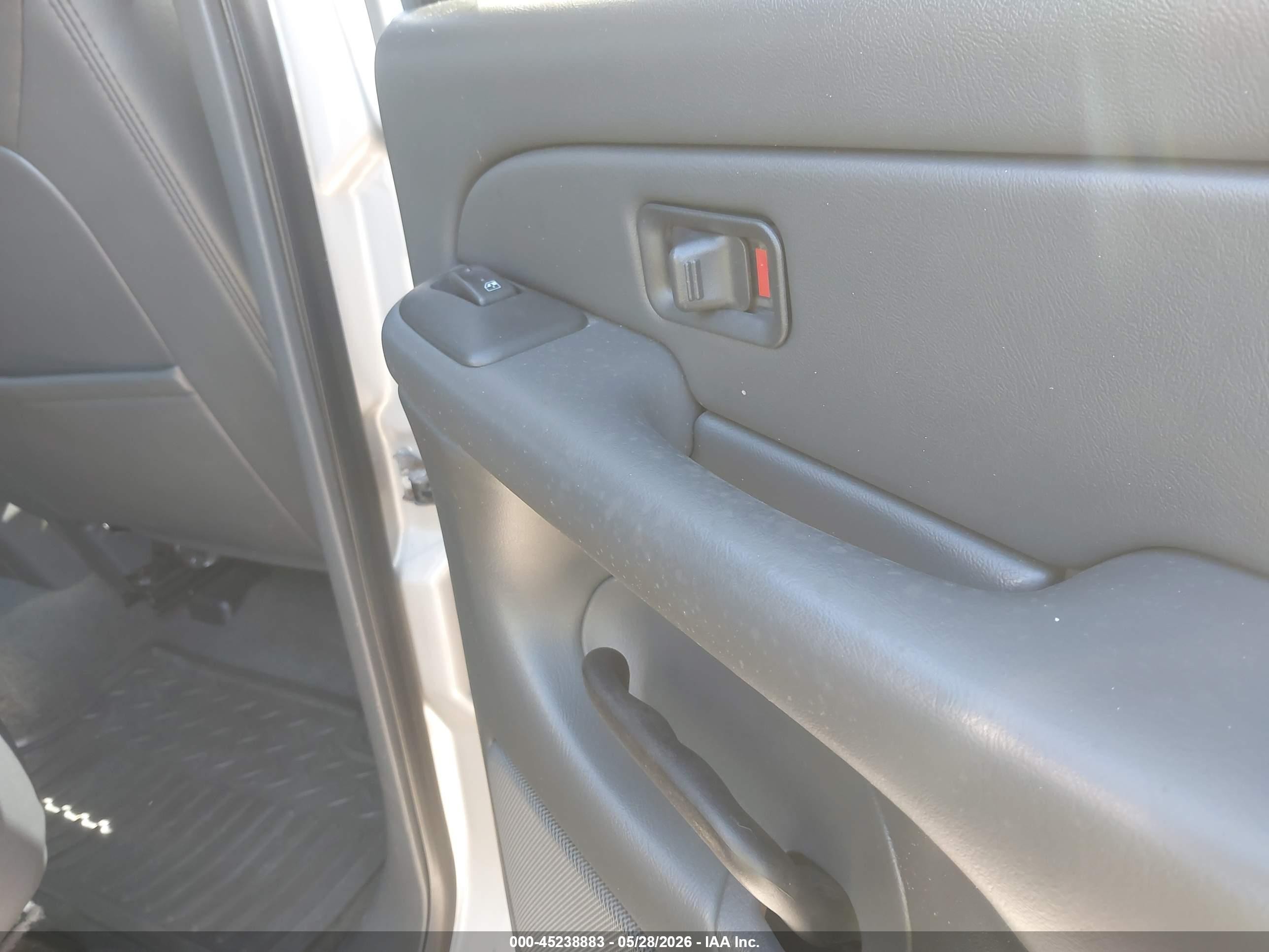 2005 Chevrolet Silverado 1500 Z71 Silver vin: 2GCEK13T451342221