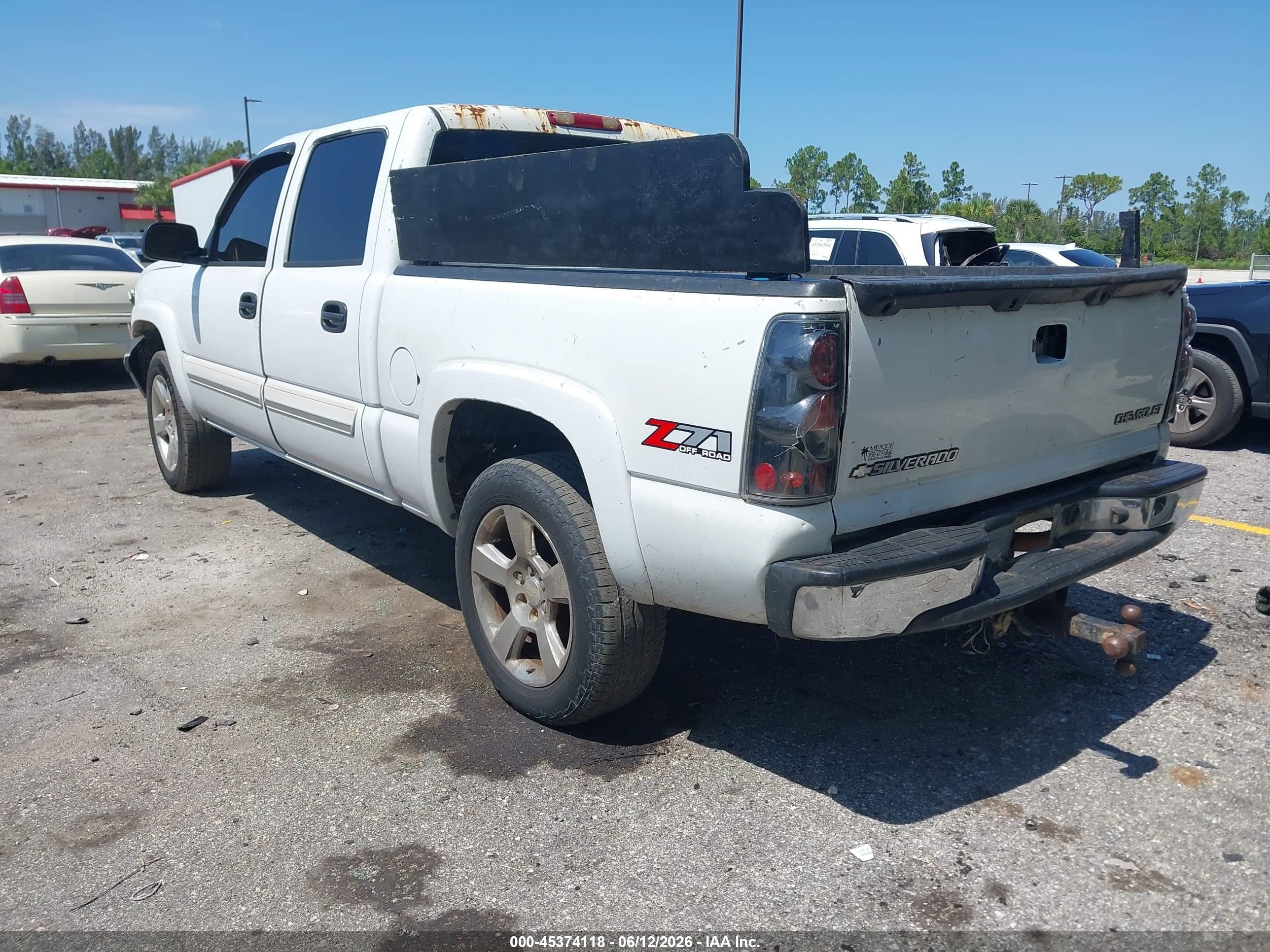 2005 Chevrolet Silverado 1500 Z71 White vin: 2GCEK13T551112977