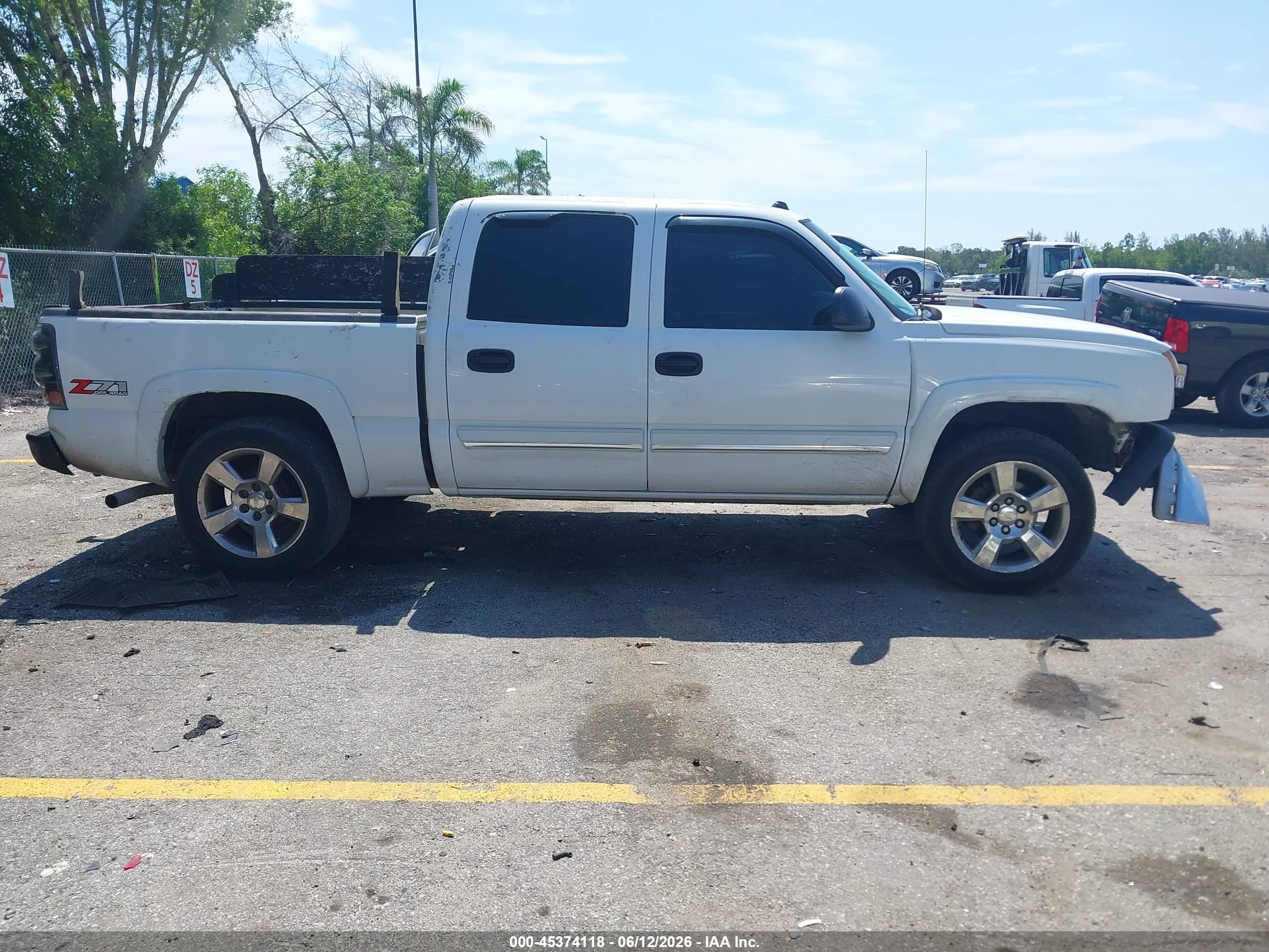 2005 Chevrolet Silverado 1500 Z71 White vin: 2GCEK13T551112977