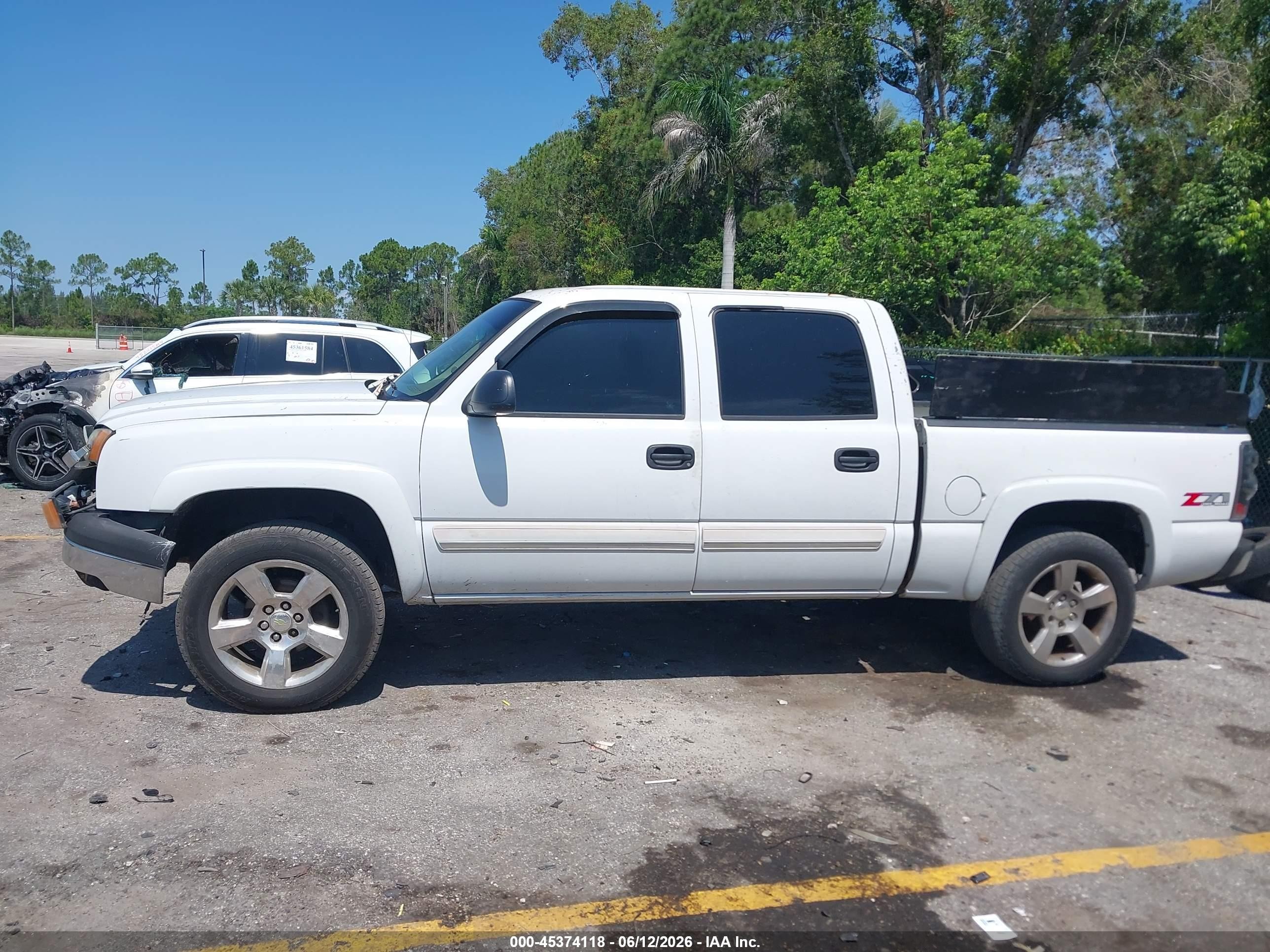 2005 Chevrolet Silverado 1500 Z71 White vin: 2GCEK13T551112977