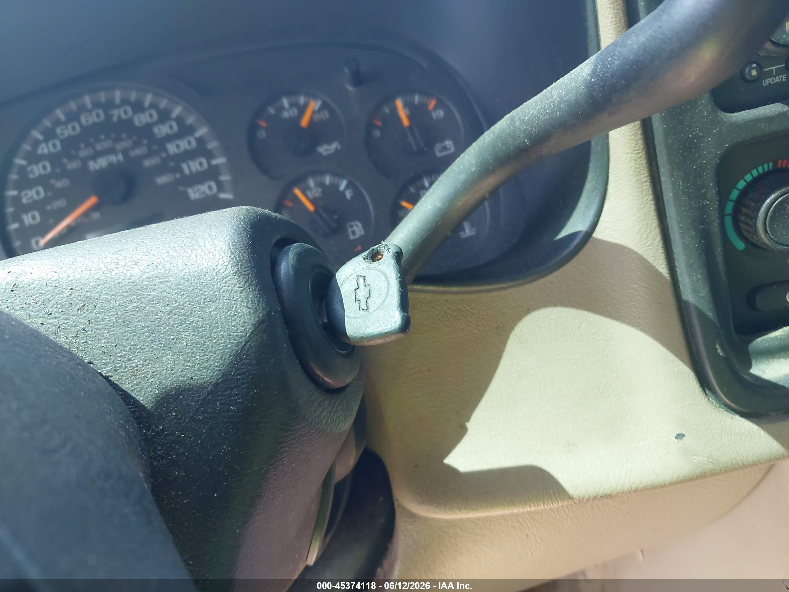 2005 Chevrolet Silverado 1500 Z71 White vin: 2GCEK13T551112977