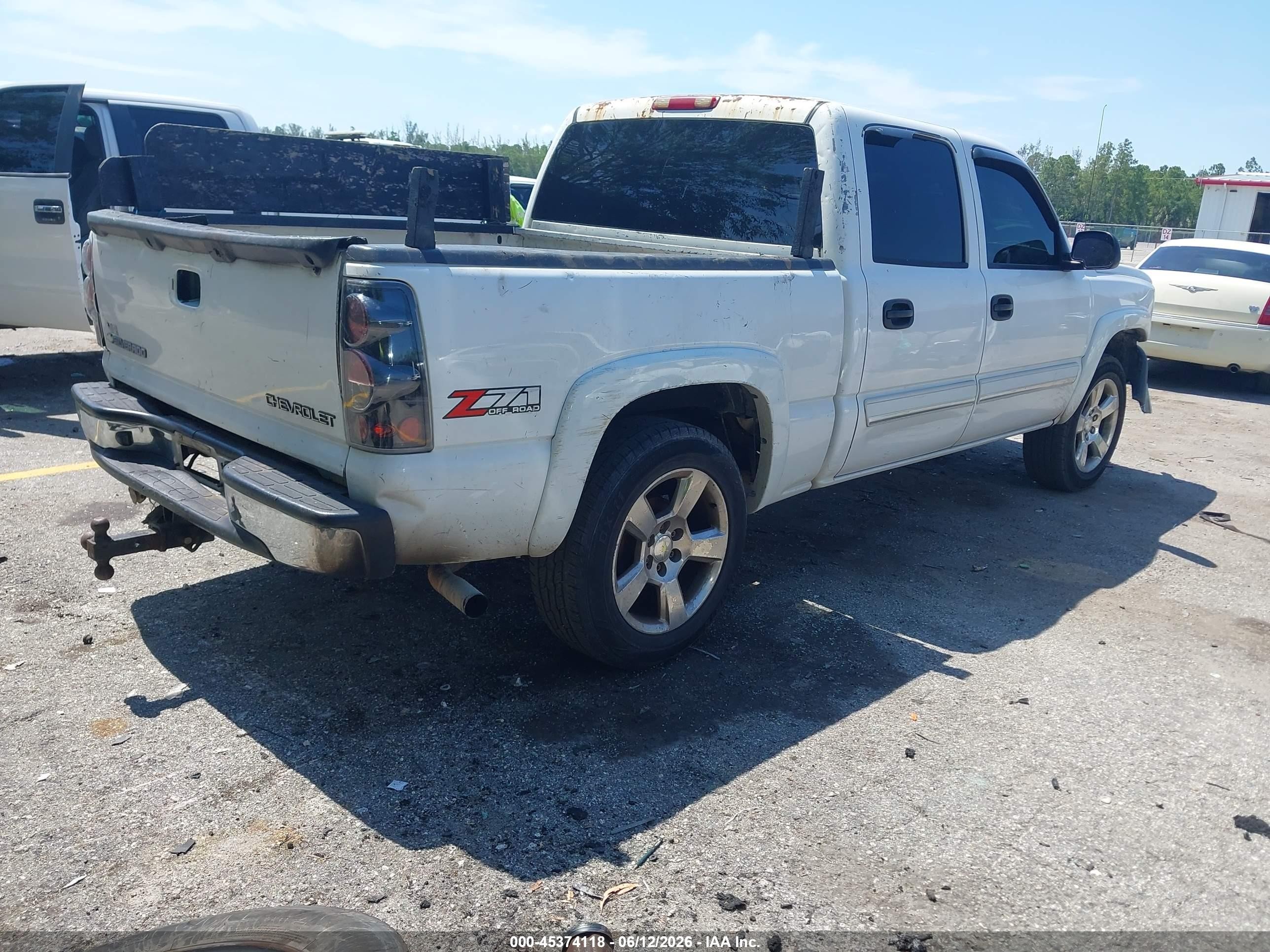 2005 Chevrolet Silverado 1500 Z71 White vin: 2GCEK13T551112977