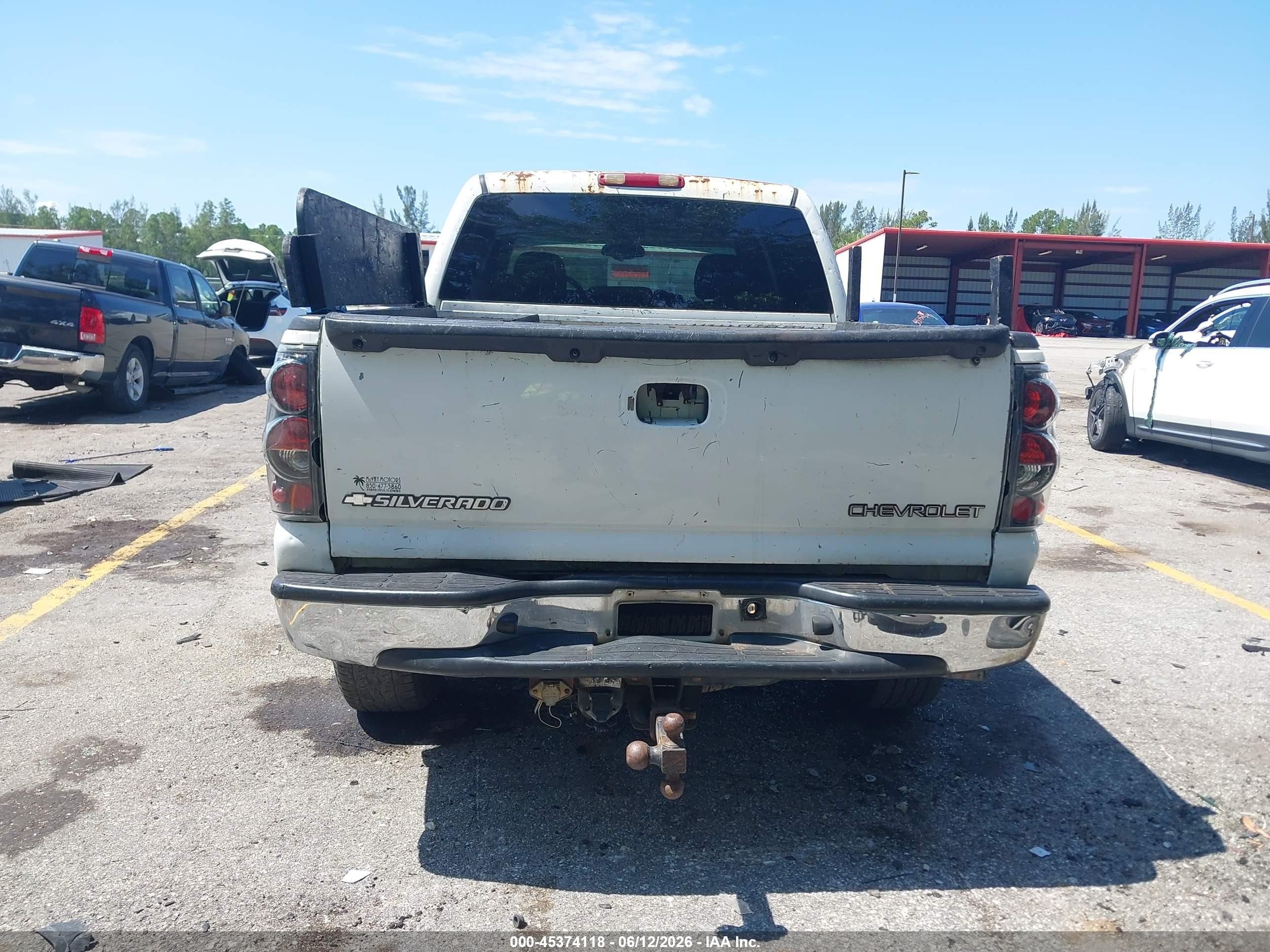 2005 Chevrolet Silverado 1500 Z71 White vin: 2GCEK13T551112977