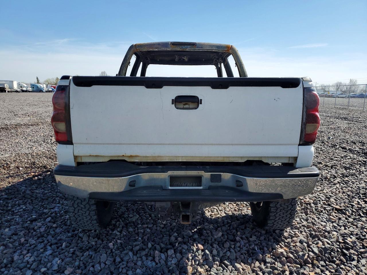 2004 Chevrolet Silverado K1500 White vin: 2GCEK13T641431738