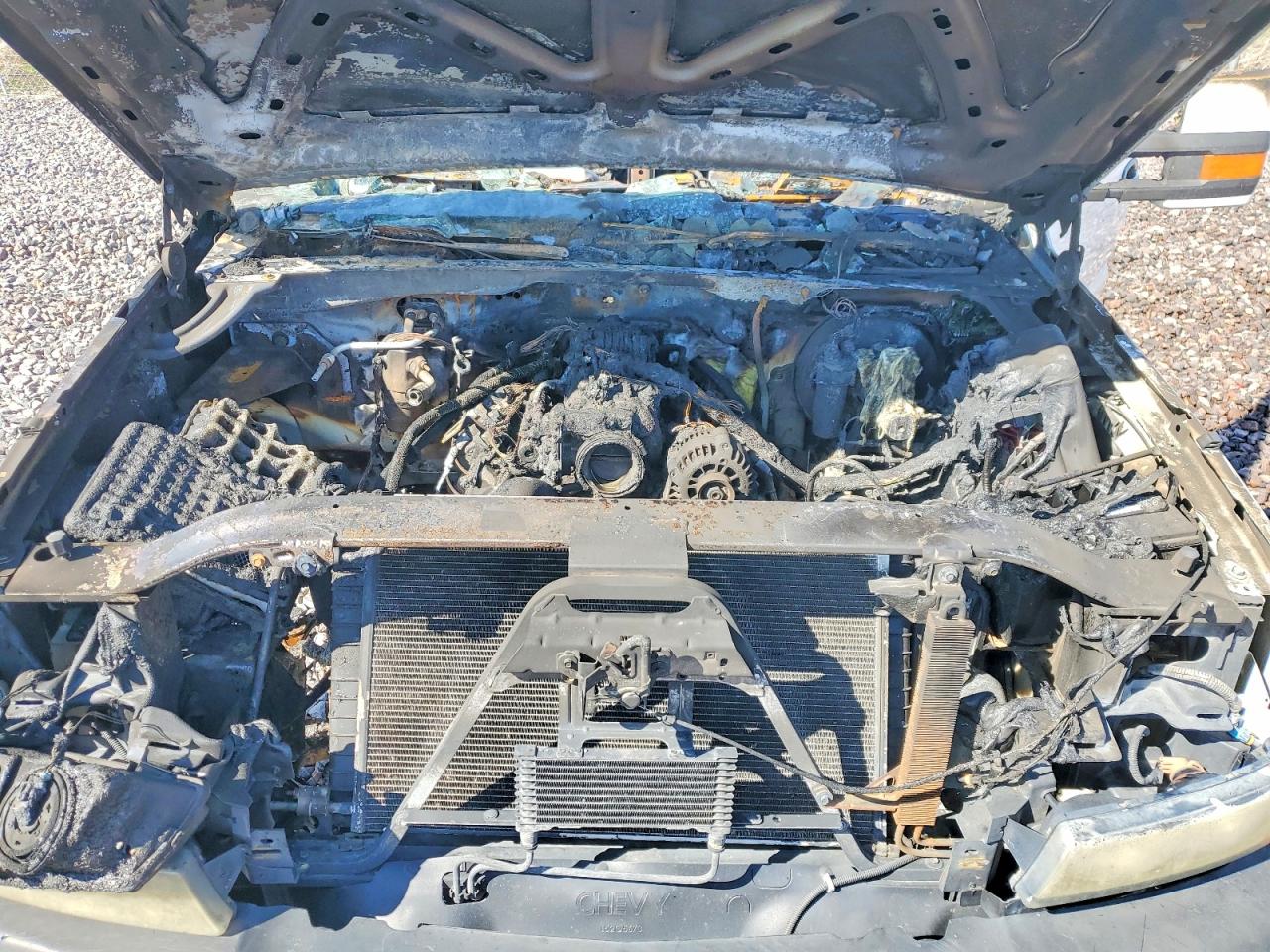 2004 Chevrolet Silverado K1500 White vin: 2GCEK13T641431738