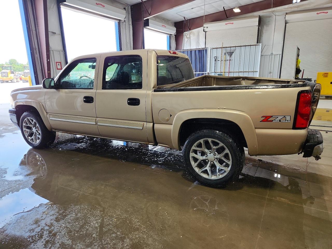 2005 Chevrolet Silverado K1500 Gold vin: 2GCEK13T651222713