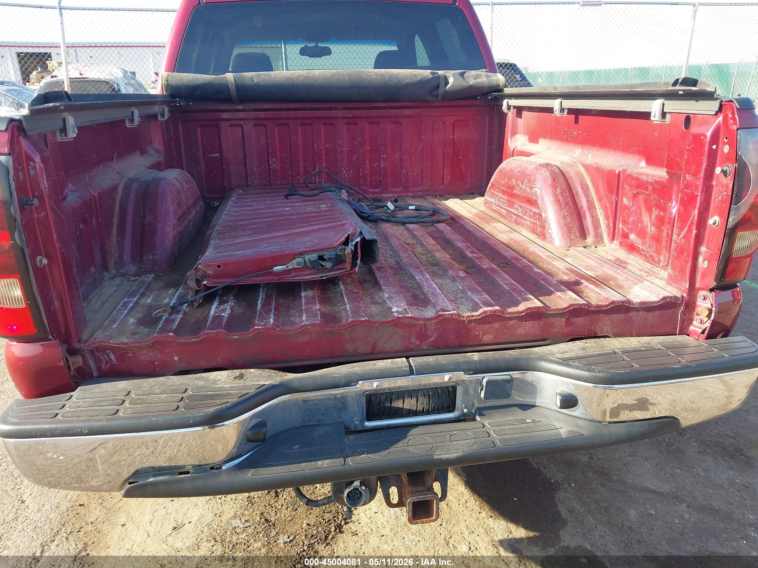 2005 Chevrolet Silverado 1500 Ls Красный vin: 2GCEK13T651240404