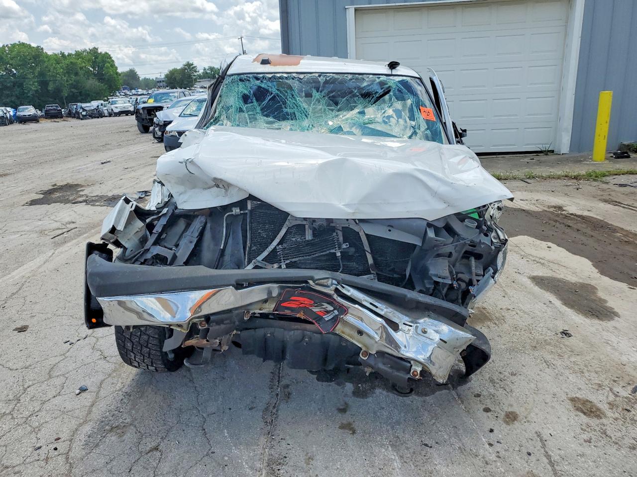 2004 Chevrolet Silverado K1500 White vin: 2GCEK13T841383918
