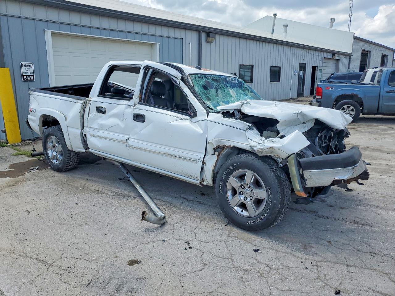 2004 Chevrolet Silverado K1500 White vin: 2GCEK13T841383918