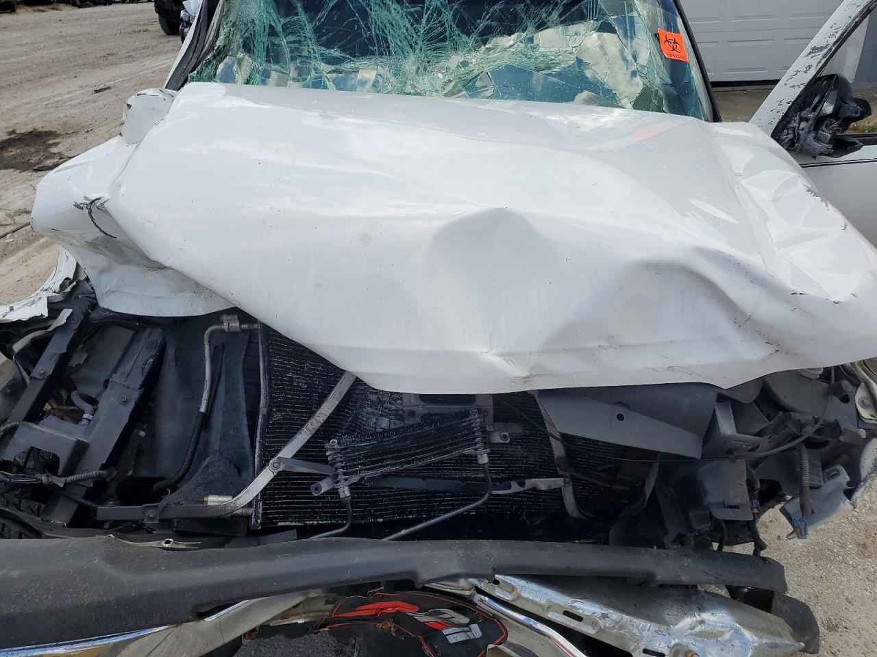 2004 Chevrolet Silverado K1500 White vin: 2GCEK13T841383918