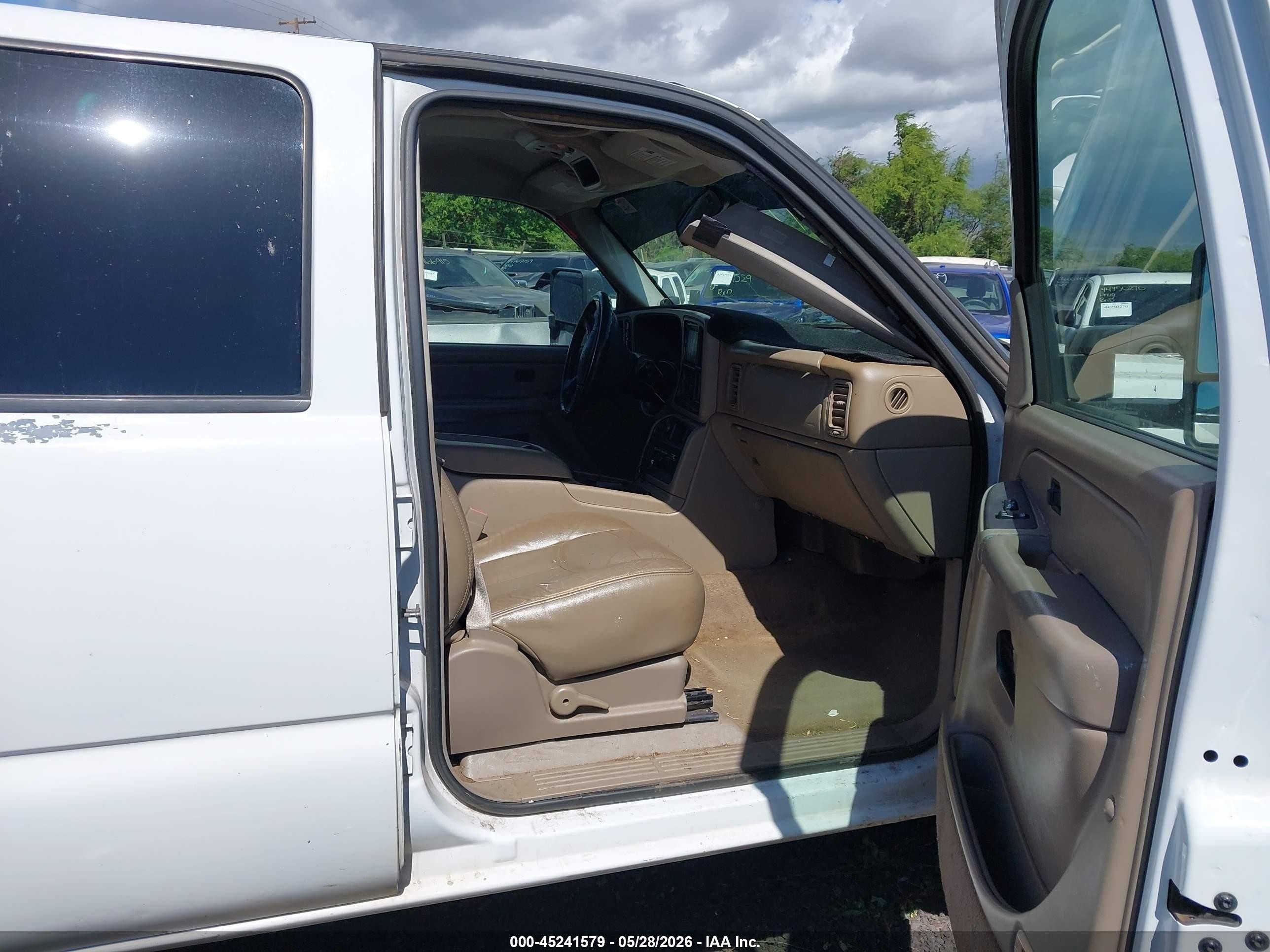 2005 Chevrolet Silverado 1500 Z71 Белый vin: 2GCEK13T851382138