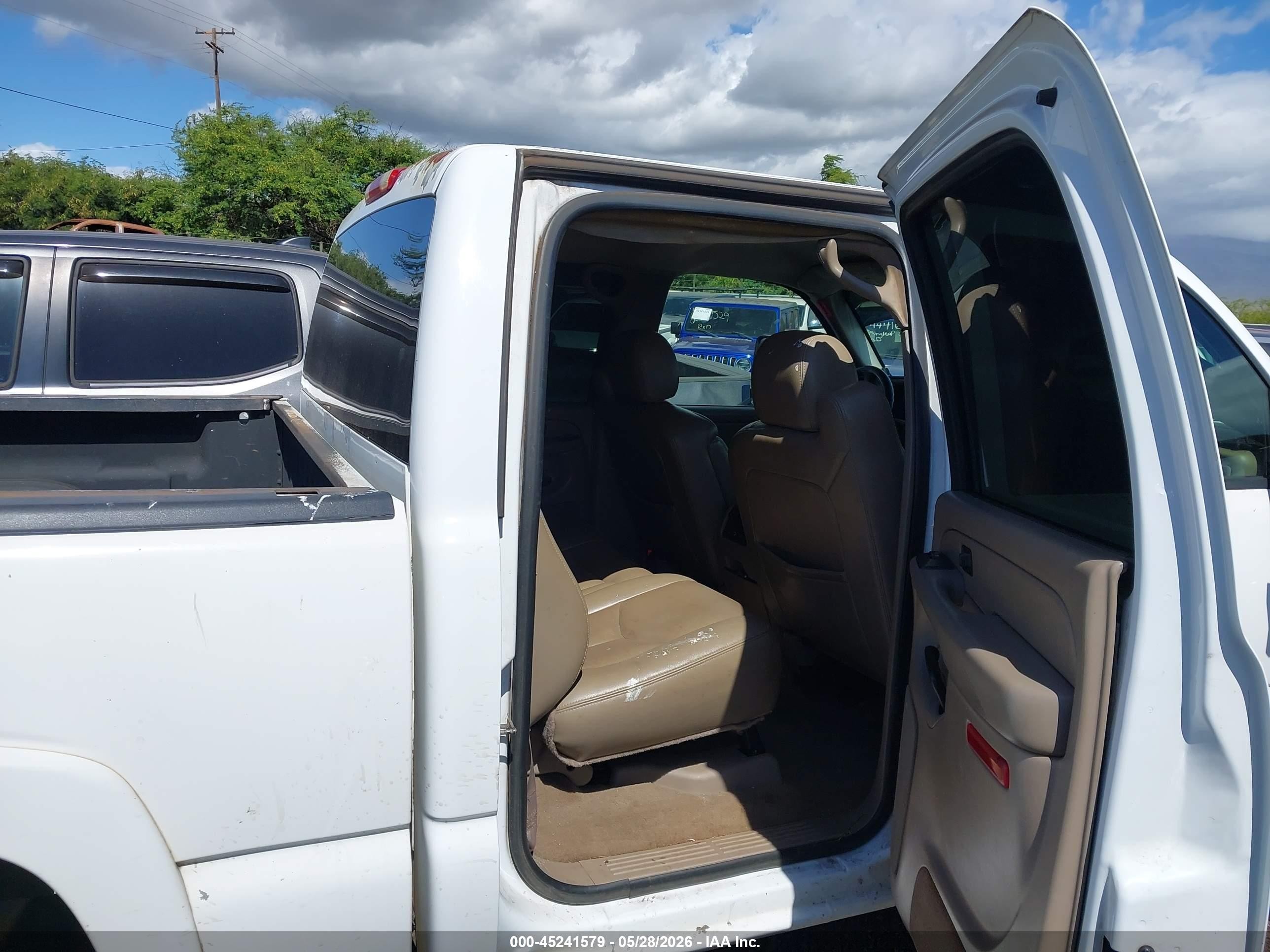 2005 Chevrolet Silverado 1500 Z71 Белый vin: 2GCEK13T851382138