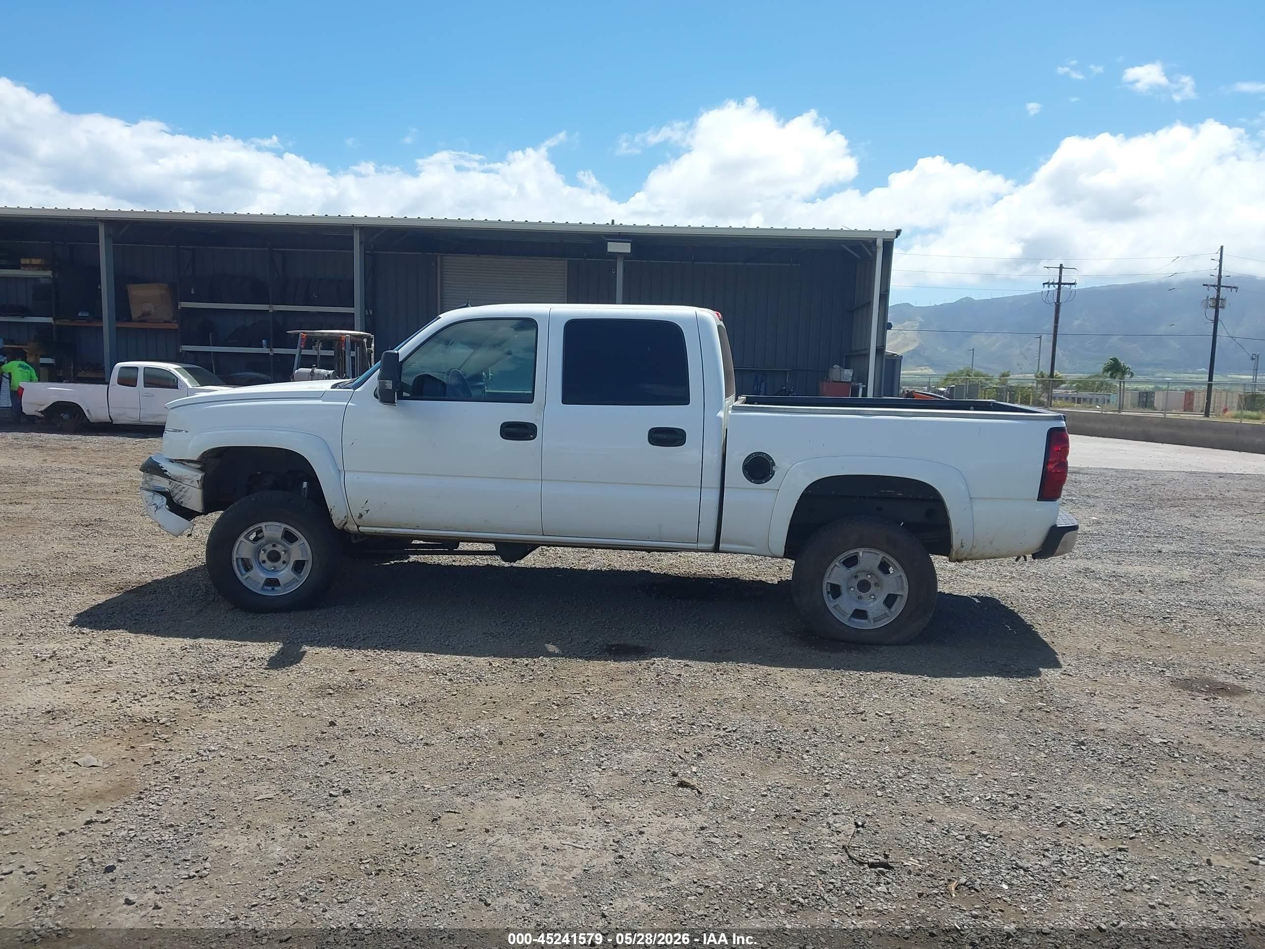 2005 Chevrolet Silverado 1500 Z71 Белый vin: 2GCEK13T851382138