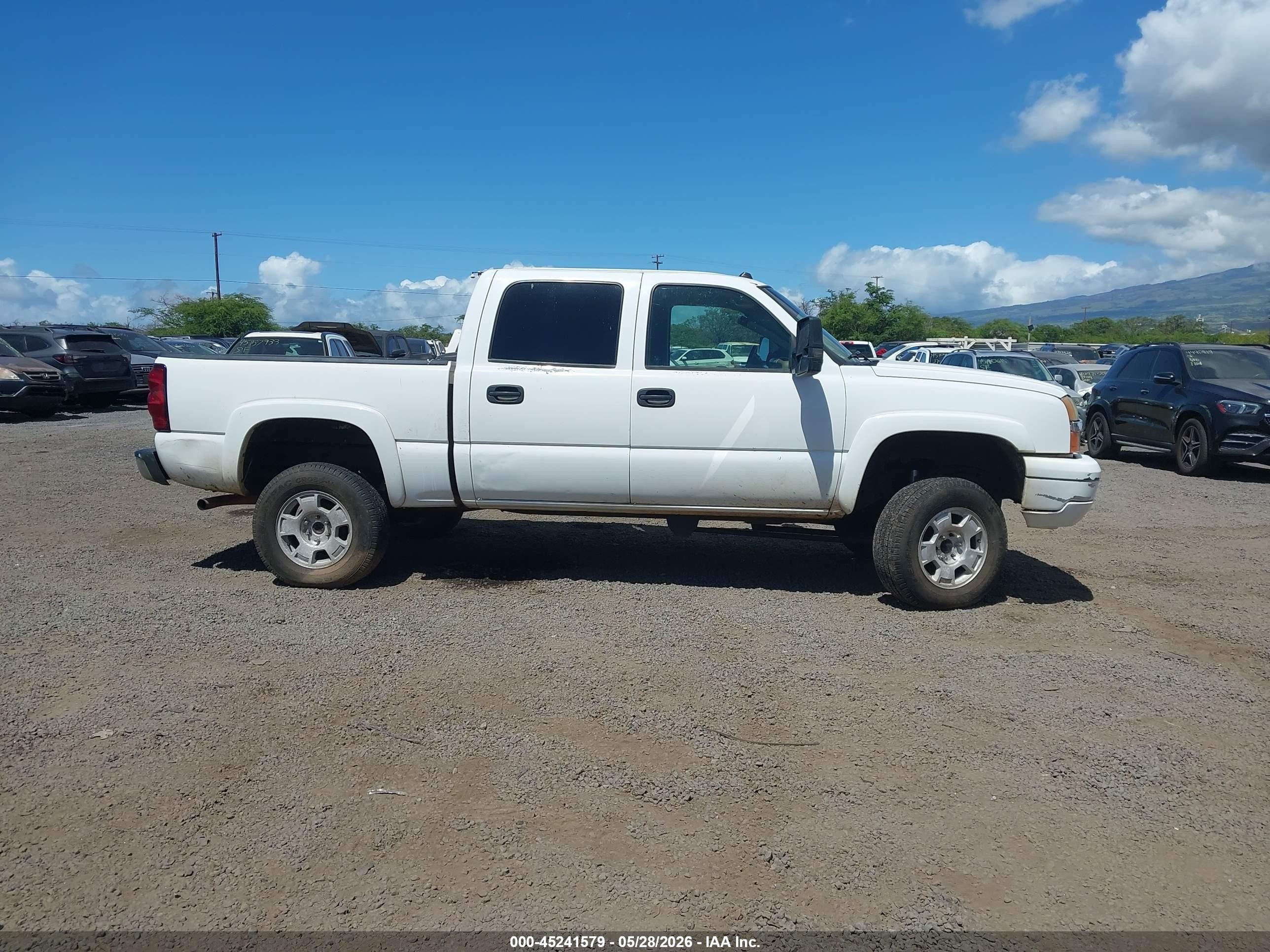 2005 Chevrolet Silverado 1500 Z71 Белый vin: 2GCEK13T851382138