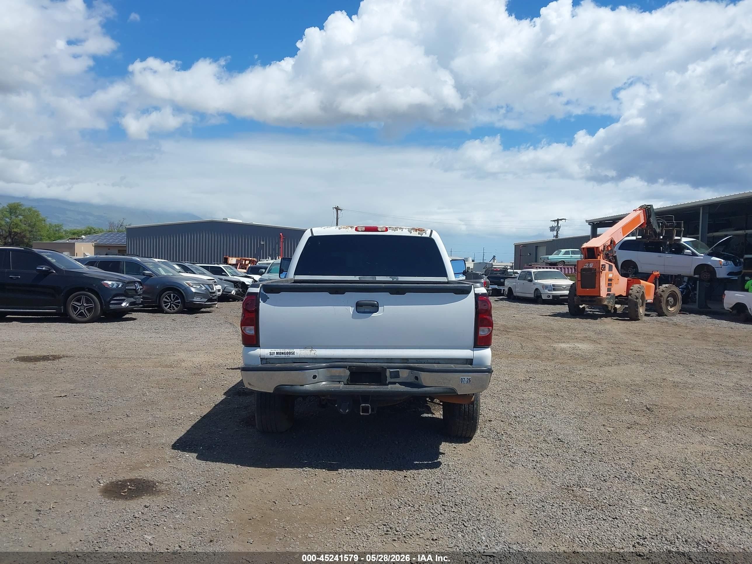 2005 Chevrolet Silverado 1500 Z71 Белый vin: 2GCEK13T851382138