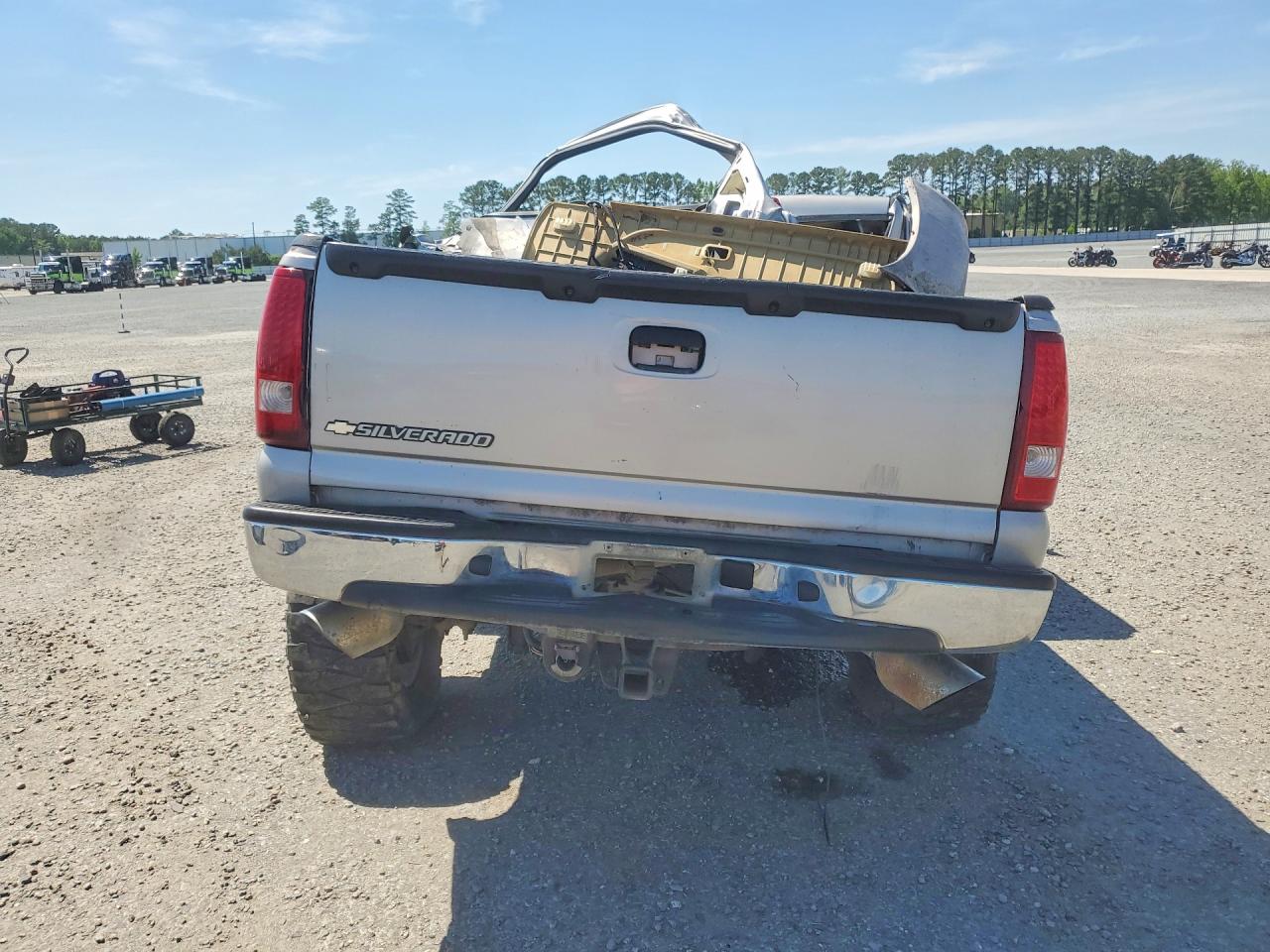 2006 Chevrolet Silverado K1500 Silver vin: 2GCEK13TX61200537