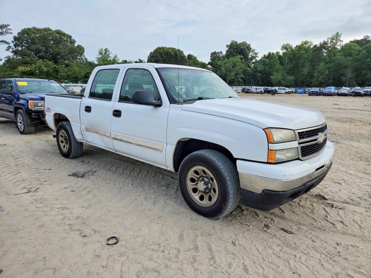 2007 Chevrolet Silverado K1500 Classic Crew Cab White vin: 2GCEK13V771175910