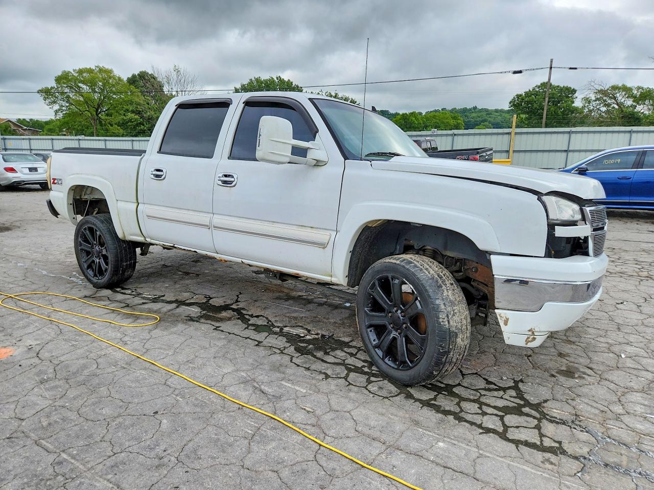 2007 Chevrolet Silverado K1500 Classic Crew Cab White vin: 2GCEK13Z071167375