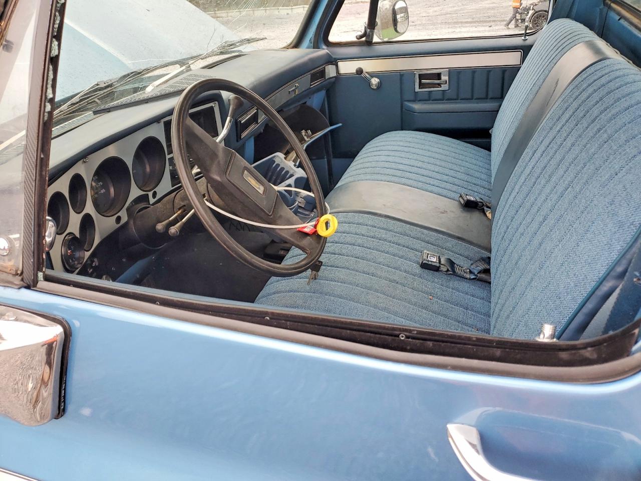 1983 Chevrolet K10 Blue vin: 2GCEK14HXD1137303