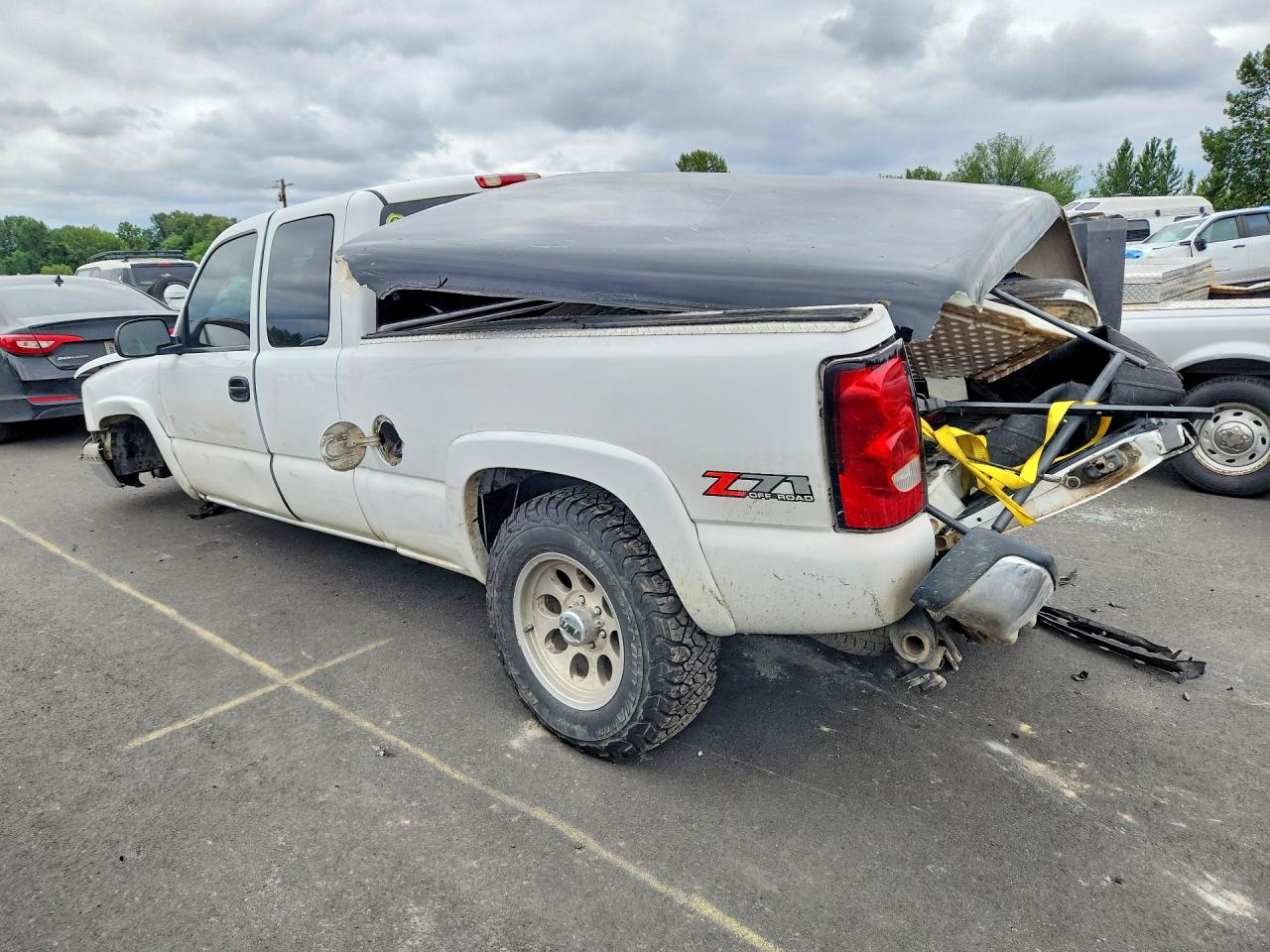 2005 Chevrolet Silverado K1500 White vin: 2GCEK19B051298135