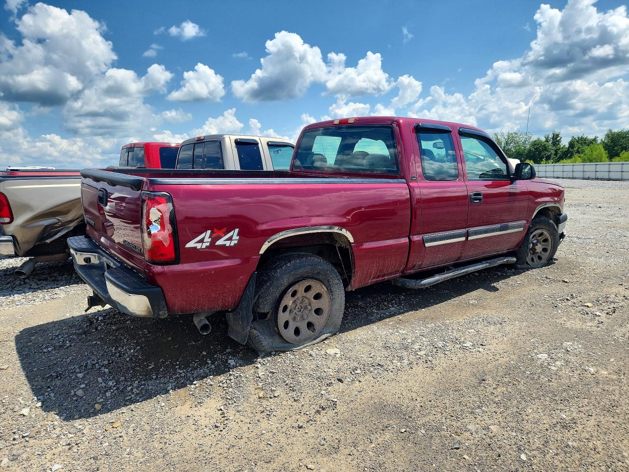 2005 Chevrolet Silverado K1500 Red vin: 2GCEK19B051330257