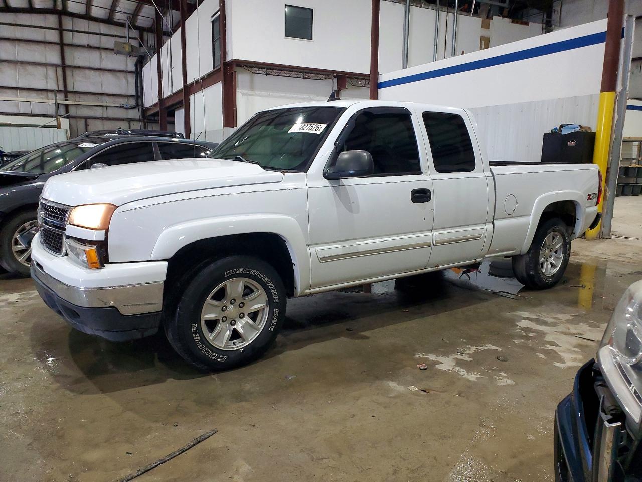 2006 Chevrolet Silverado K1500 White vin: 2GCEK19B161257708