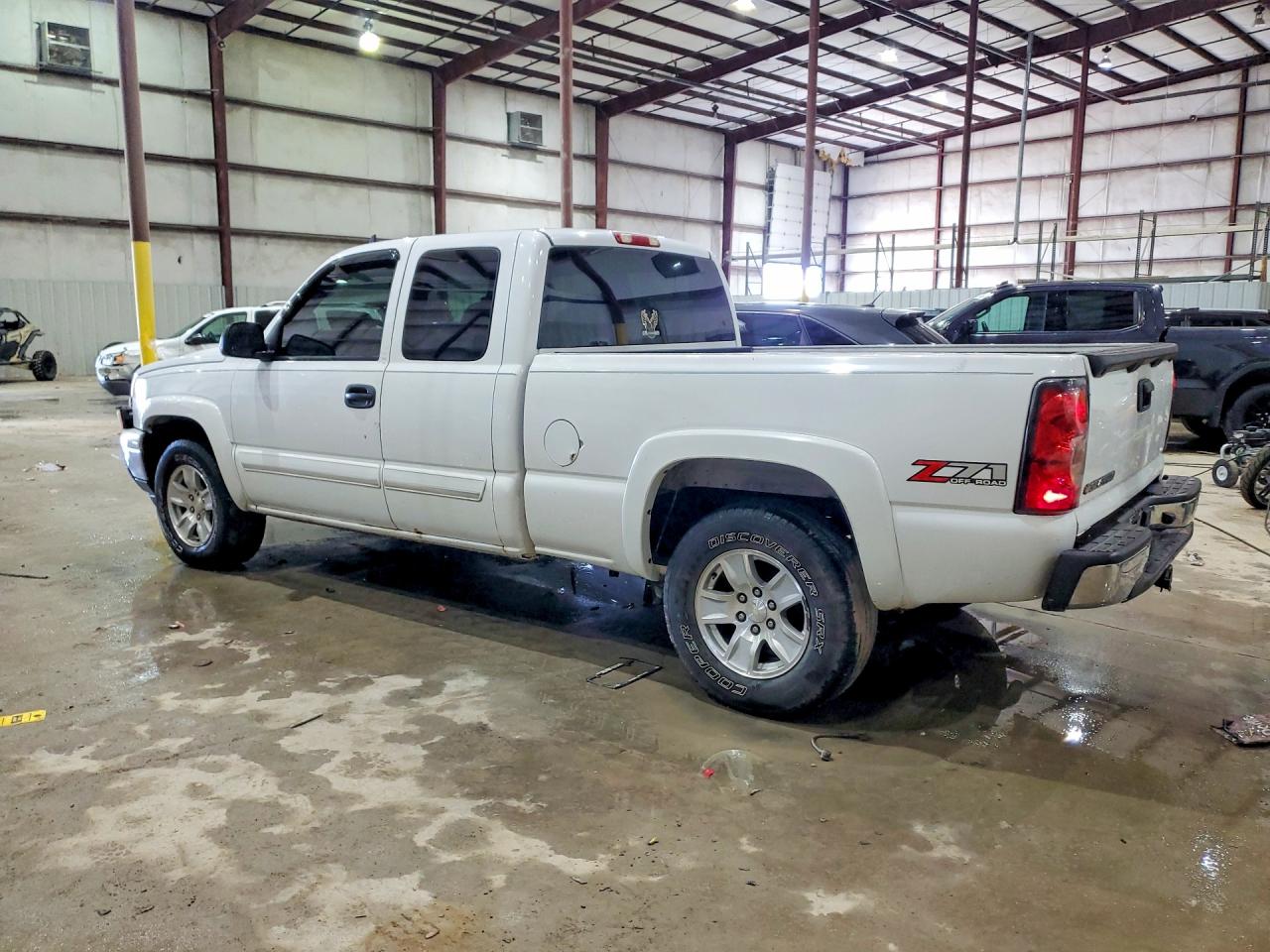 2006 Chevrolet Silverado K1500 White vin: 2GCEK19B161257708