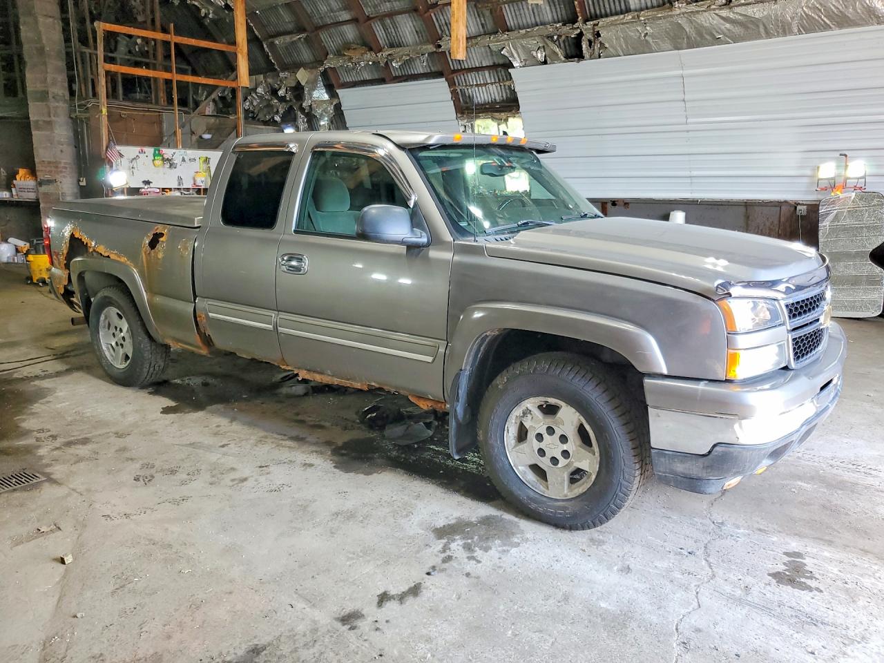2006 Chevrolet Silverado K1500 Gray vin: 2GCEK19B361242014