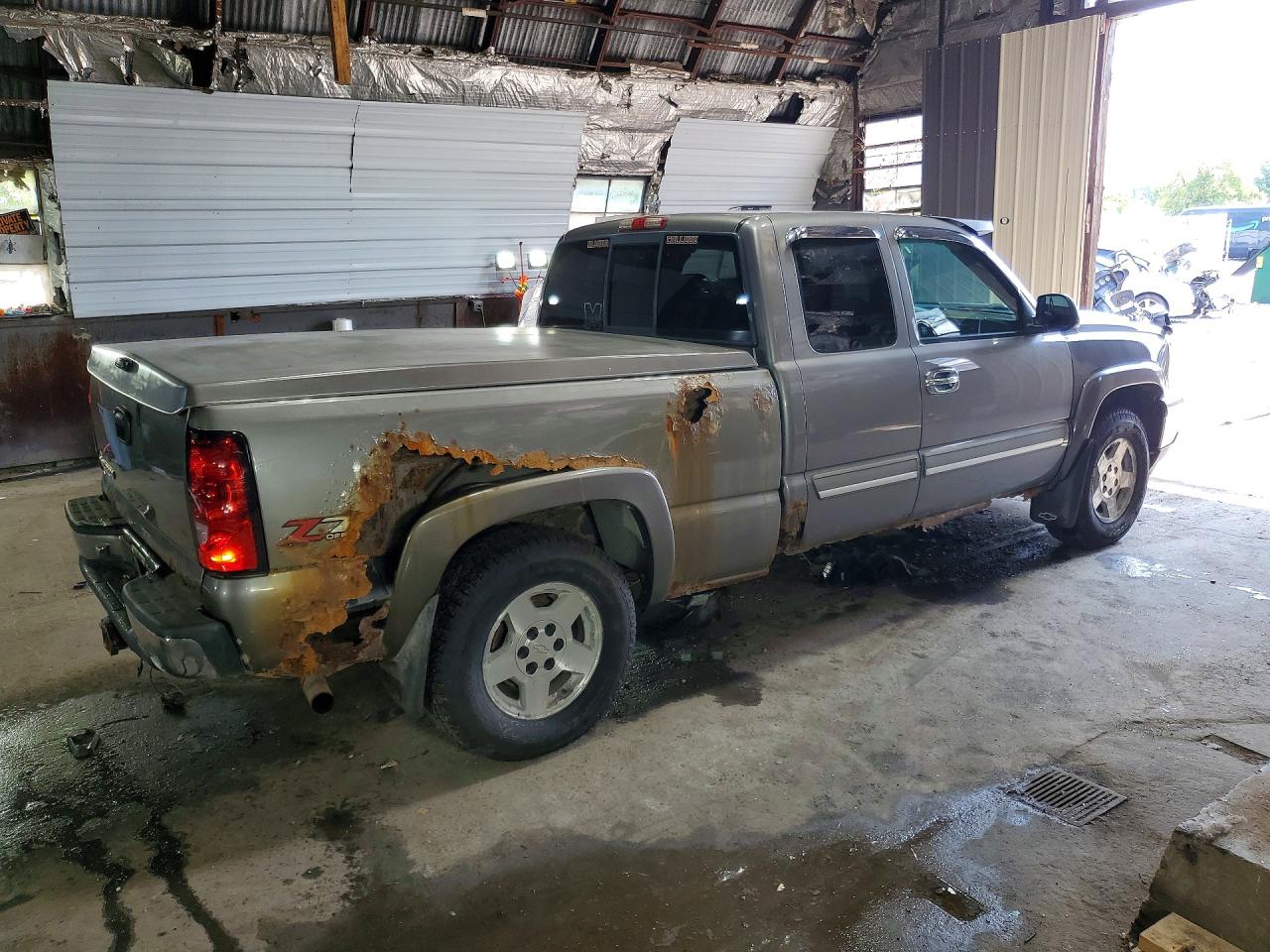 2006 Chevrolet Silverado K1500 Gray vin: 2GCEK19B361242014