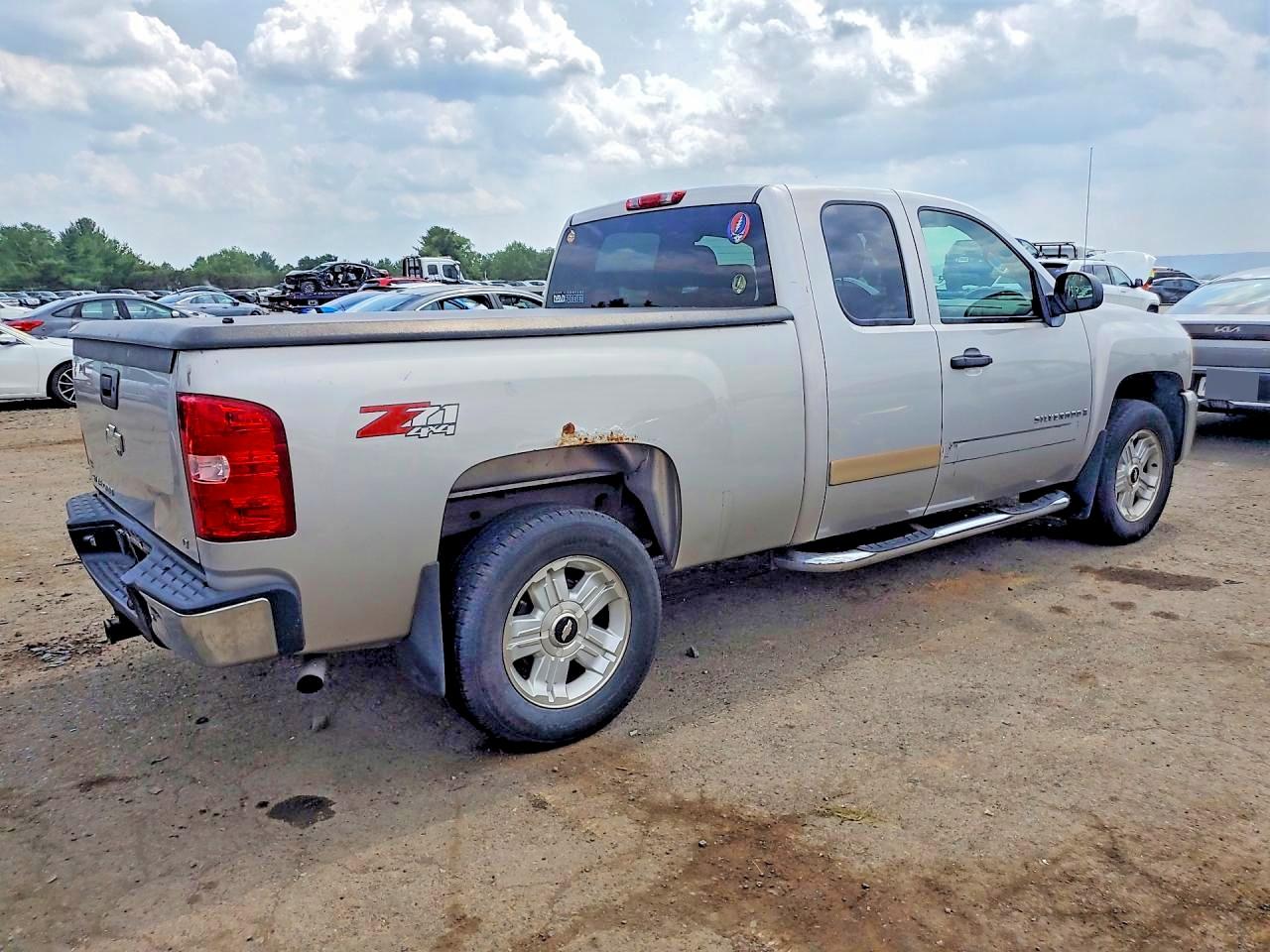 2007 Chevrolet Silverado K1500 Silver vin: 2GCEK19J071584495